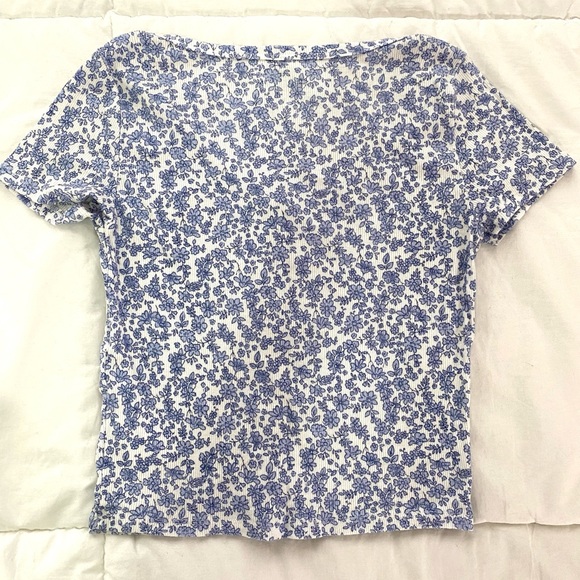 Hollister Floral Baby Tee - Picture 3 of 4